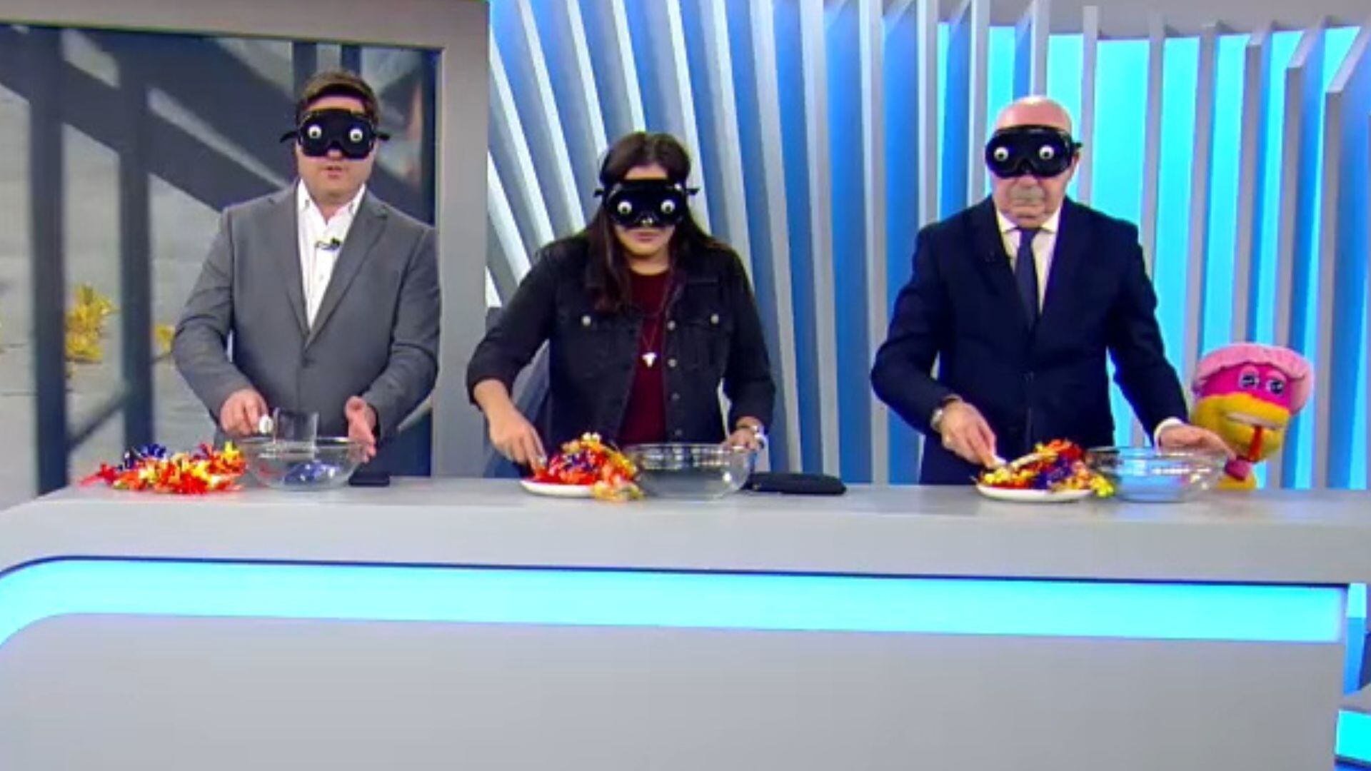 Game dos 100 na área! Apresentadores disputam prova da atração que anima os domingos da RECORD