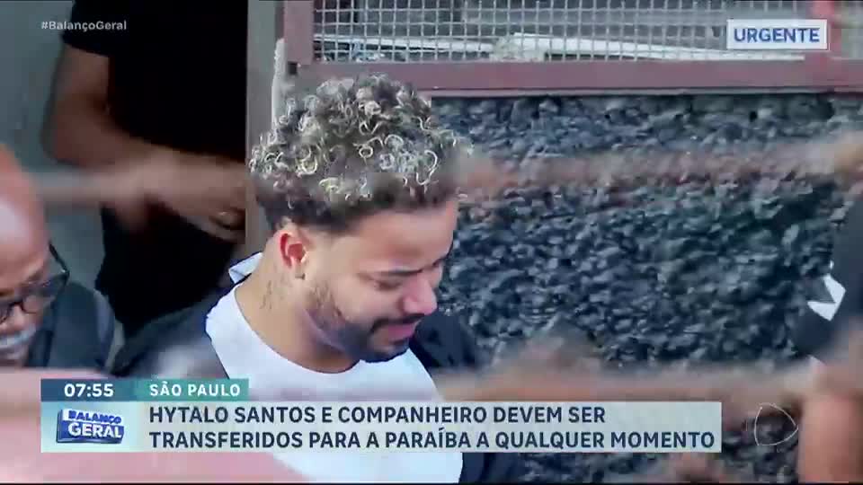Hytalo Santos deixa presídio de Carapicuíba chorando