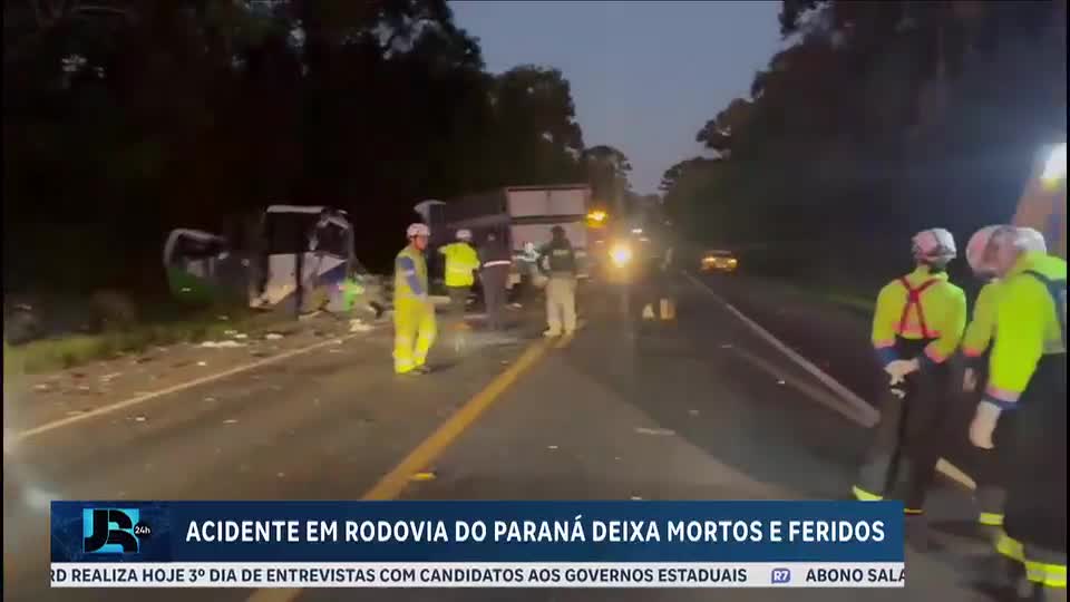 Acidente entre carreta e micro-ônibus deixa 23 mortos no Paraná