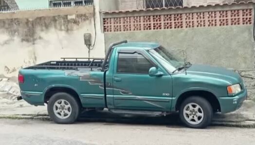 Carro é furtado enquanto estava estacionado em Quintino, na zona norte do Rio