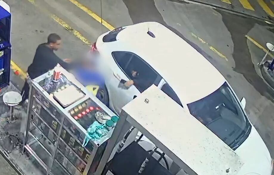 Frentista é rendido e agredido com coronhada durante assalto a posto de gasolina em Petrópolis