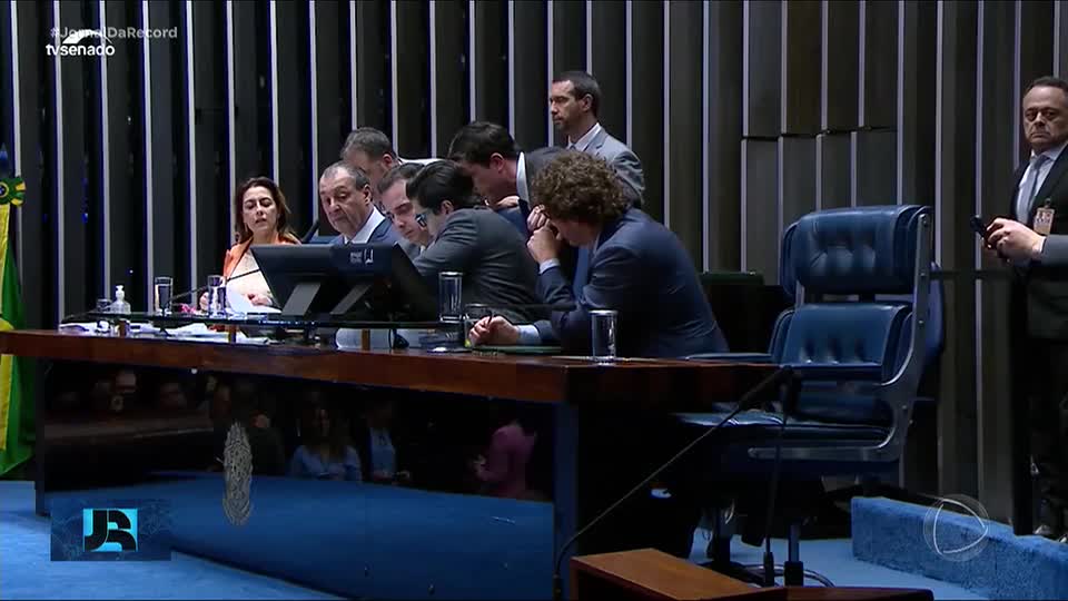Alcolumbre manda para CCJ PEC que acaba com a escala 6x1 e a que trata da segurança pública