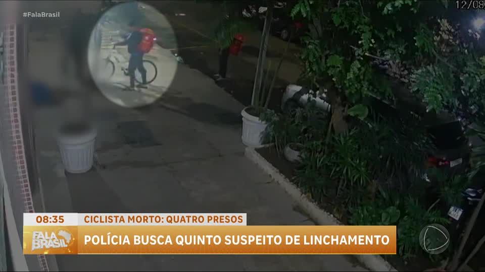 Polícia busca quinto suspeito de confundir ciclista com ladrão e o espancar até a morte