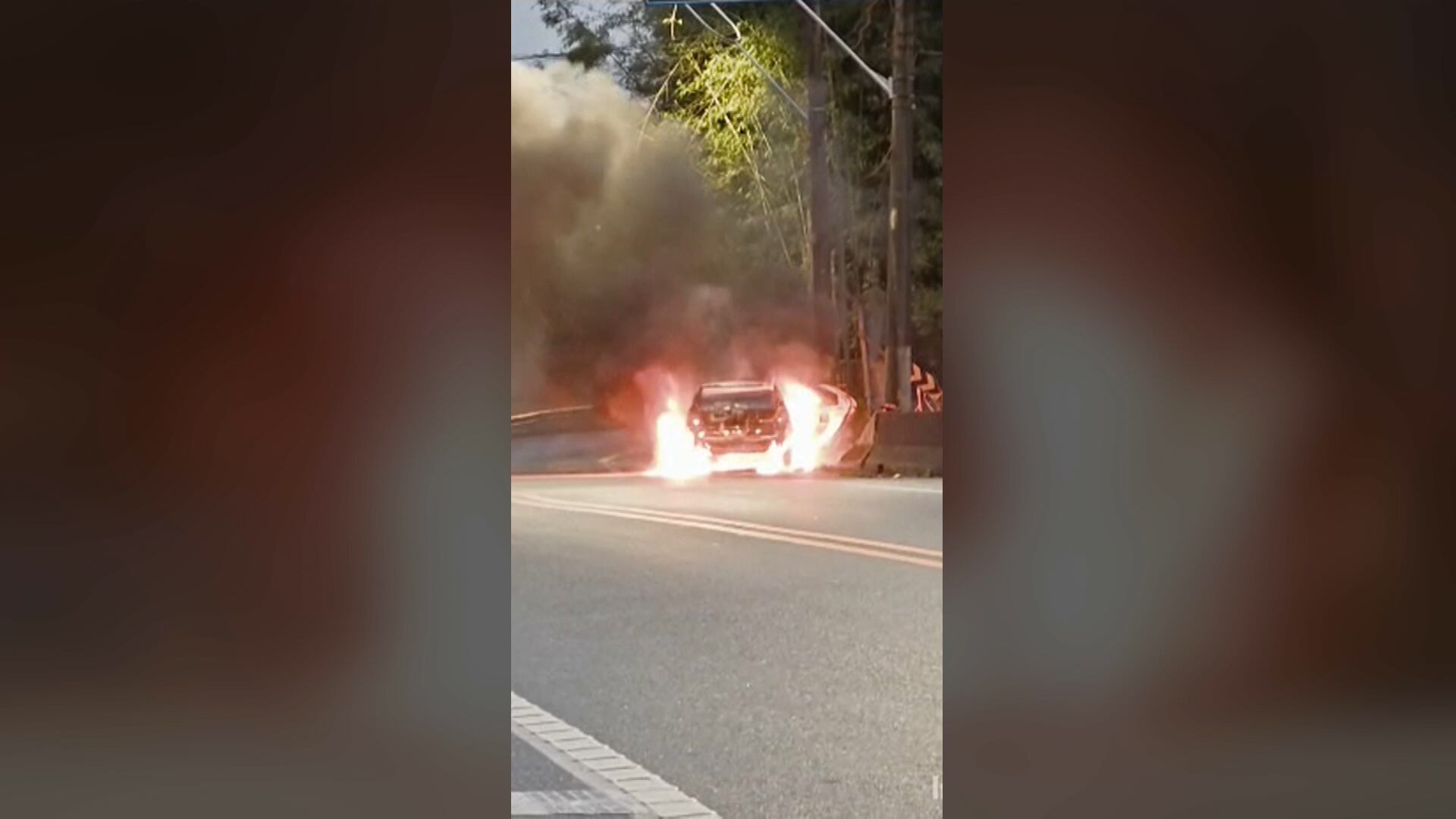 Veículo explode em rodovia após apresentar falha mecânica