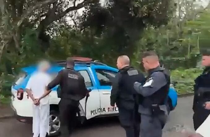 Suspeito invade escola vestido de cozinheiro para fugir da polícia em Vargem Grande