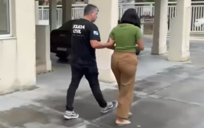 Mulher é presa por aplicar golpes em clientes de agência de turismo no Rio