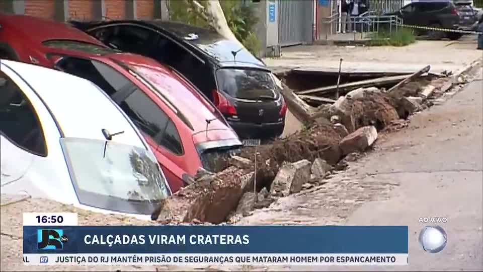Flagrantes surpreendentes mostram crateras se abrindo no chão em PE e RS