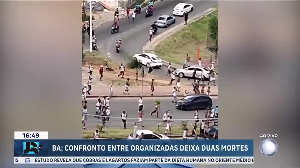 Dois torcedores do Bahia morrem durante confronto com torcida do Vitória em Salvador (BA)