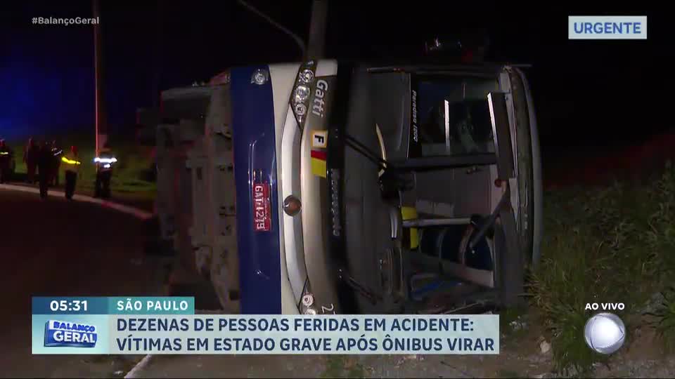 14 pessoas ficam feridas em acidente de trânsito envolvendo ônibus na zona oeste de São Paulo