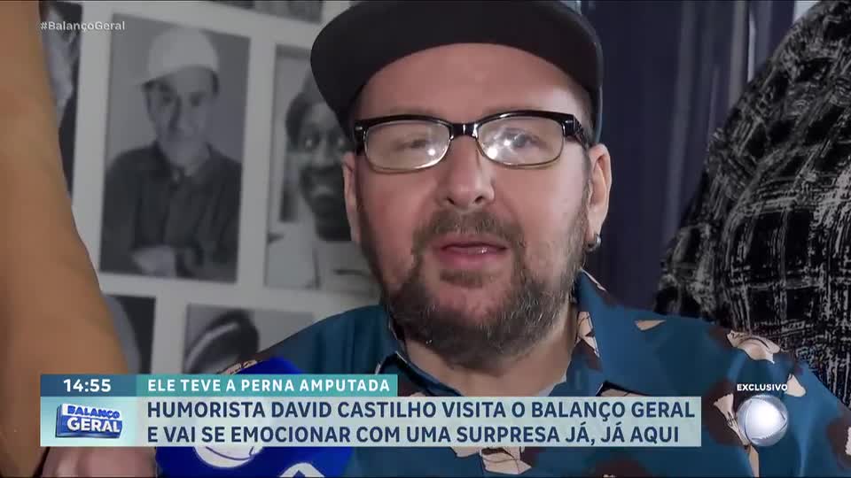 Humorista recebe prótese de presente após amputar perna por conta da diabetes