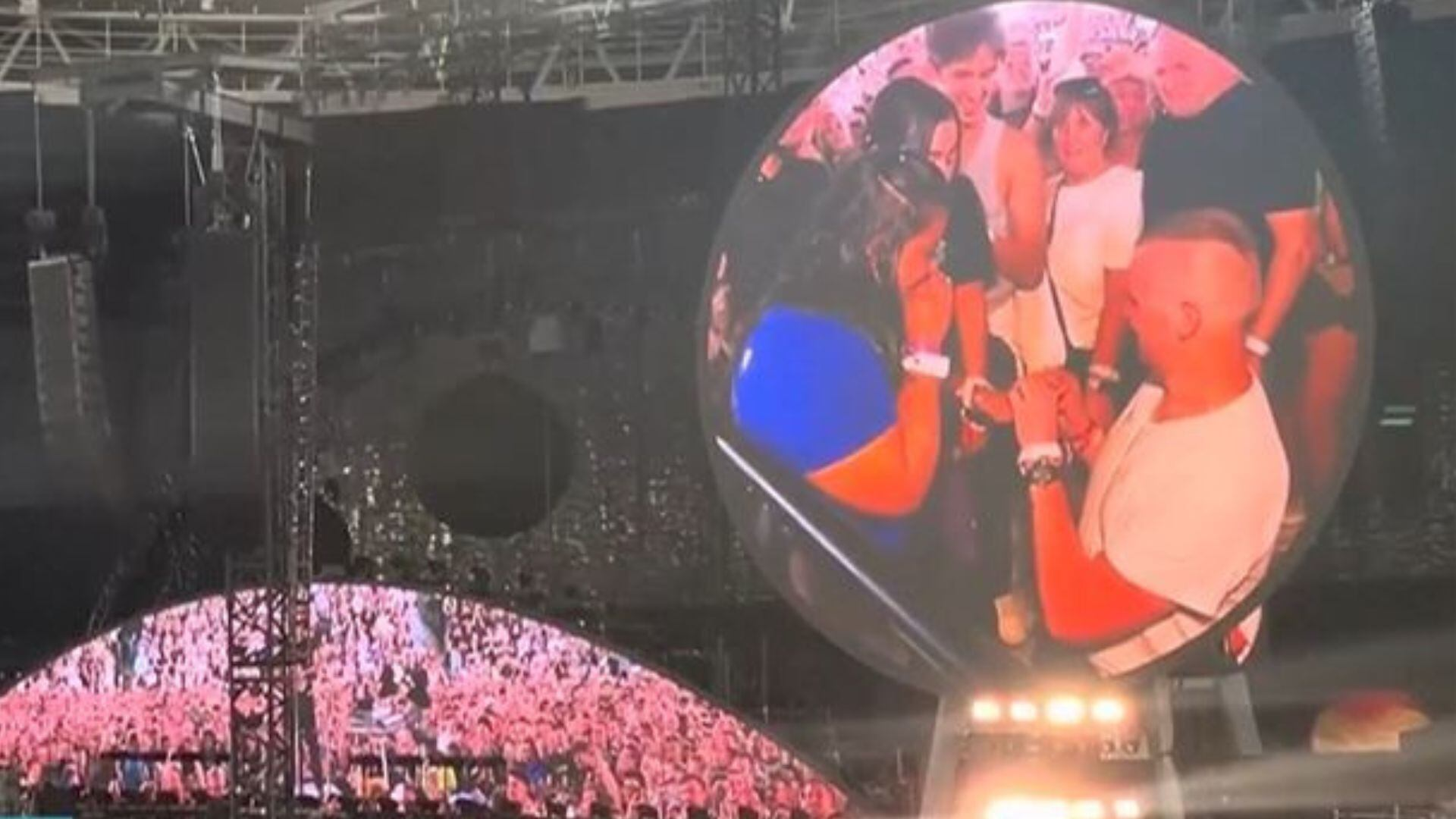 Após traição, 'câmera do beijo' de Coldplay flagra pedido de casamento em show
