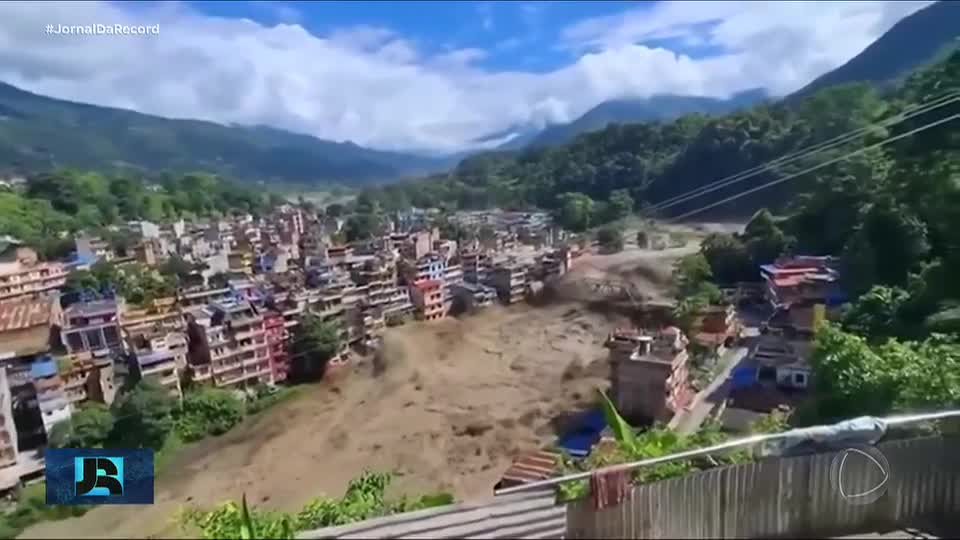Especialistas explicam que avalanche no Nepal pode ter provocado transbordamento de lago glacial