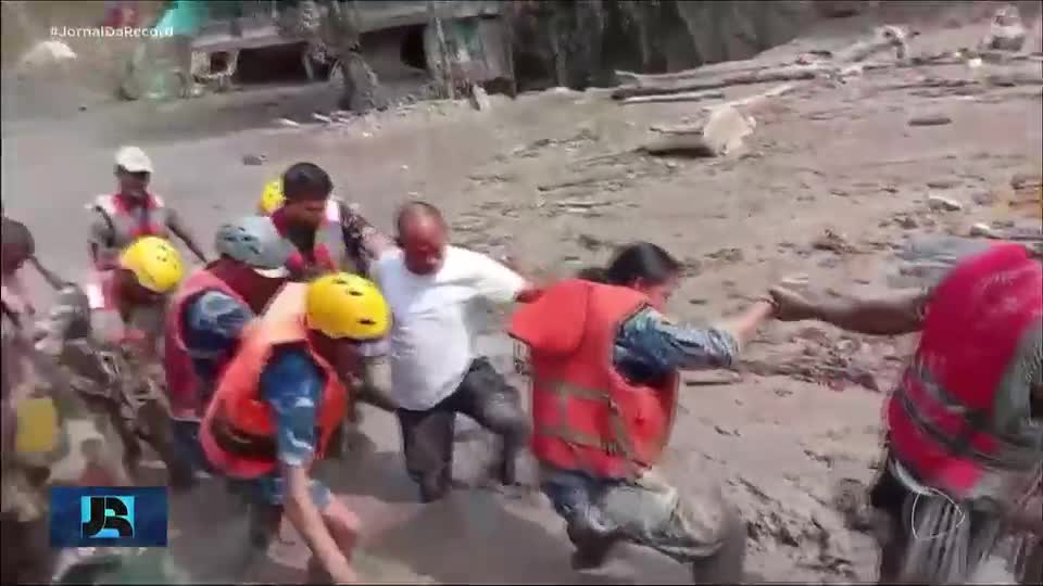 Países vizinhos e da Europa anunciam que vão ajudar nas buscas no Nepal e no Tibete