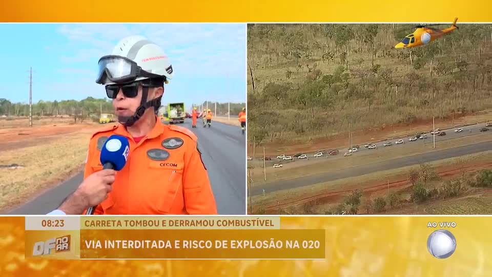 Carreta com 35 mil litros de combustível tomba e bloqueia BR-020 no DF