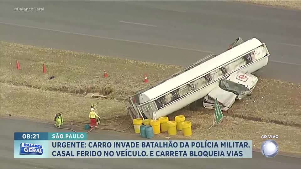Carreta carregada com combustível tomba e interdita BR-020 nos dois sentidos