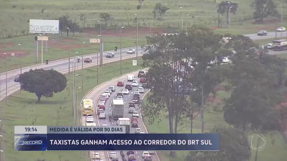 Taxistas do DF iniciam uso experimental de corredor do BRT Sul