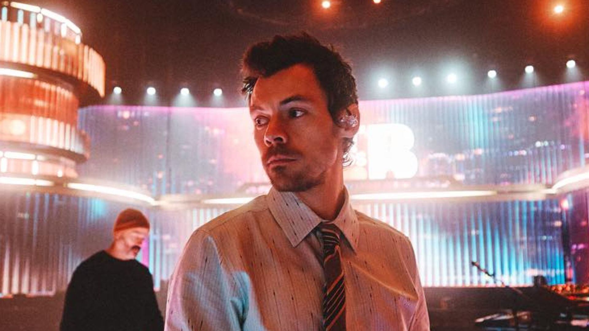 Emocionante! Harry Styles toca "I Will Always Love You", em homenagem a Dolly Parton