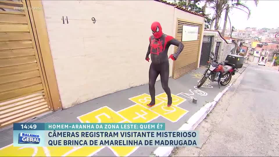 Quem é o 'Homem-Aranha da ZN' que brinca de amarelinha de madrugada