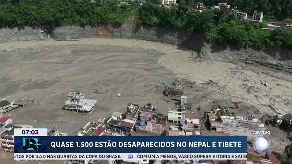 Quase 1.500 pessoas ainda estão desaparecidas após as enchentes que atingiram o Nepal e Tibete