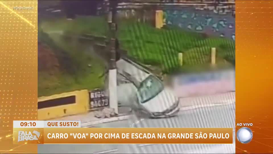 Vídeo: carro voa sobre escada e atinge veículo em São Bernardo do Campo, ABC paulista
