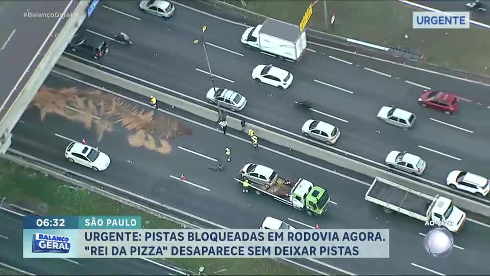 Acidente envolvendo três veículos bloqueia pistas na Rodovia Raposo Tavares, em São Paulo