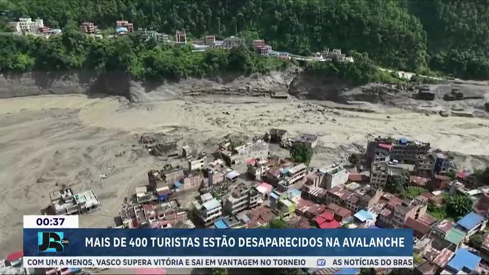 Turistas estrangeiros estão entre desaparecidos após avalanche no Nepal e Tibete