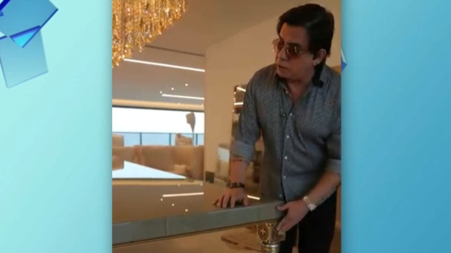 Chitãozinho muda de cidade e compra apartamento com móveis folheados a ouro e prata