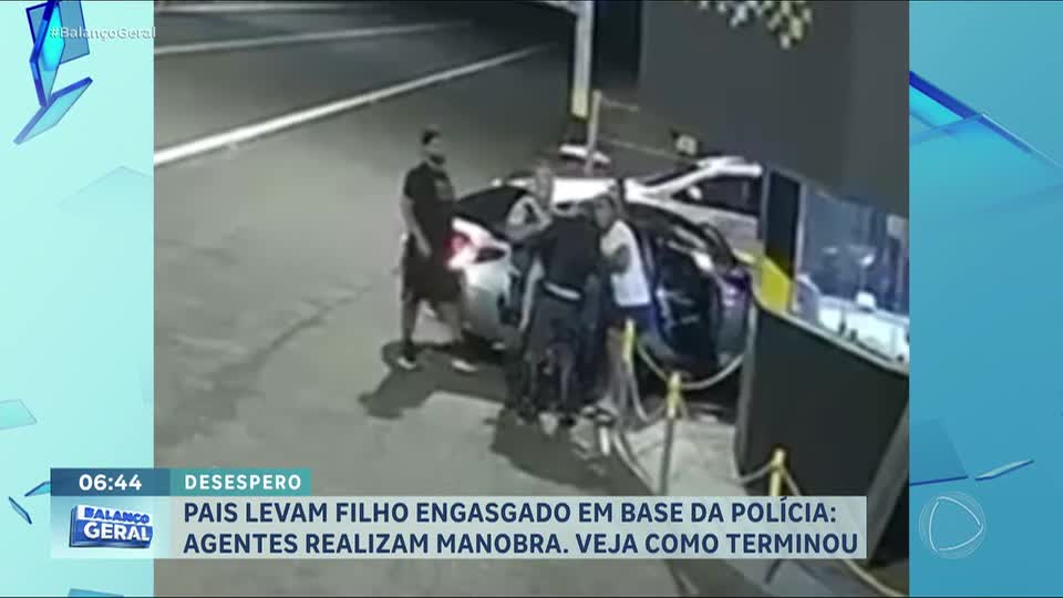 Policiais salvam criança de 2 anos que estava sem respirar devido a um engasgamento