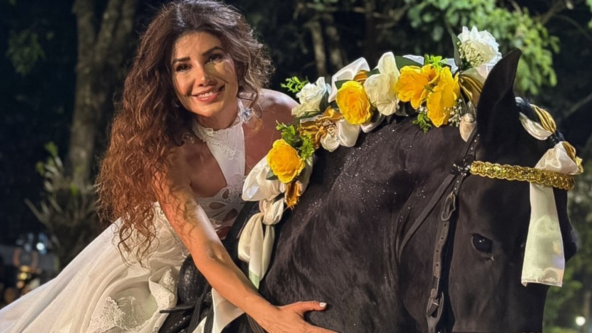 Emoção em Barretos: Paula Fernandes volta a festival e comemora 30 anos de carreira