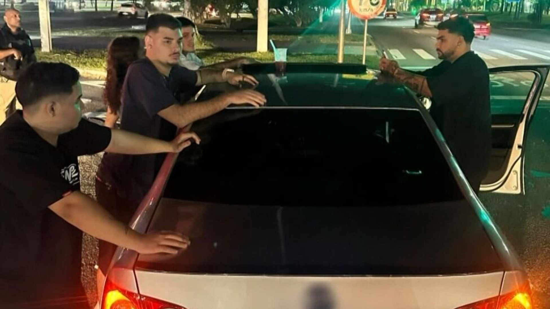 Cinco são detidos e um policial fica ferido após disputa de 'racha' na Barra da Tijuca