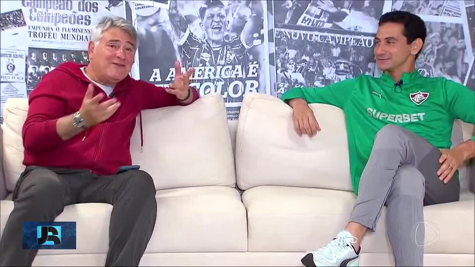 Paulo Henrique Ganso é o entrevistado do Esporte Record deste domingo (30)