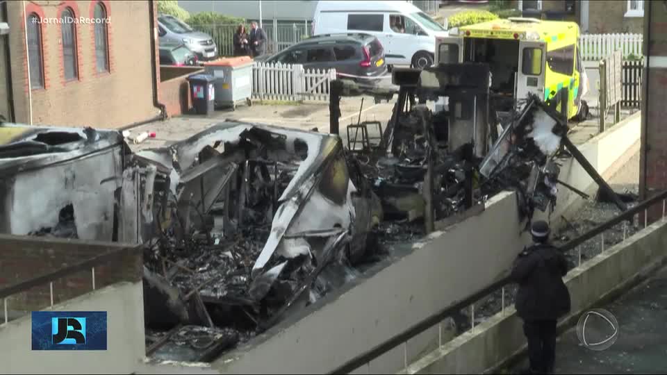 Jovens britânicos se declaram culpados por incendiar ambulâncias de médicos voluntários judeus
