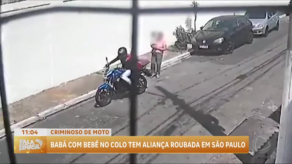 Babá é assaltada enquanto carregava bebê e perde aliança que tinha há mais de 30 anos em SP