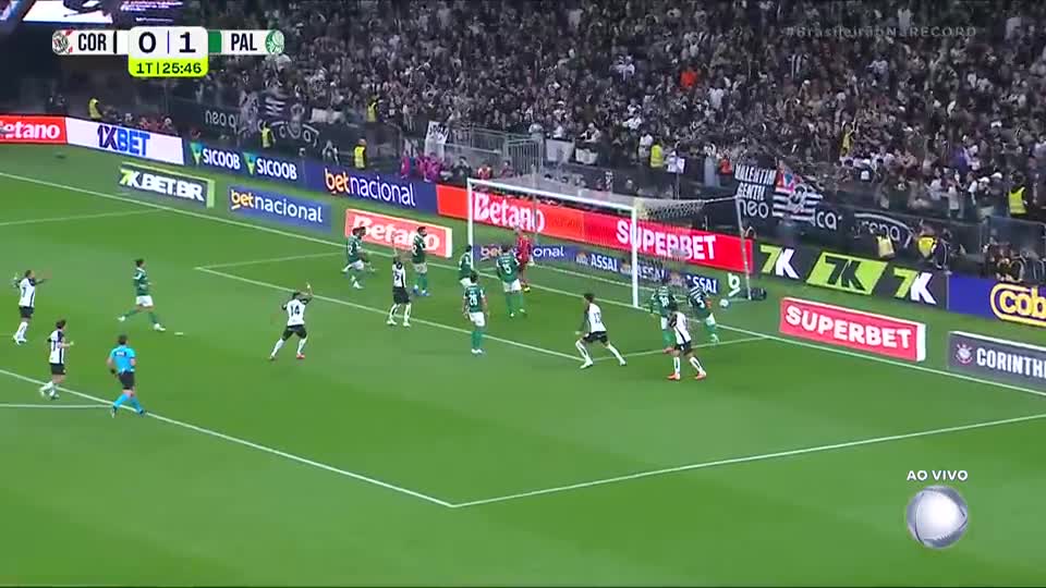 Corinthians chega ao empate com gol contra de Piquerez