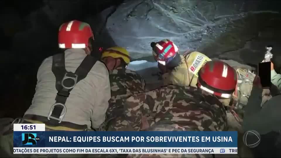 Equipes tentam resgatar mais de 900 pessoas presas em túneis após avalanche no Nepal