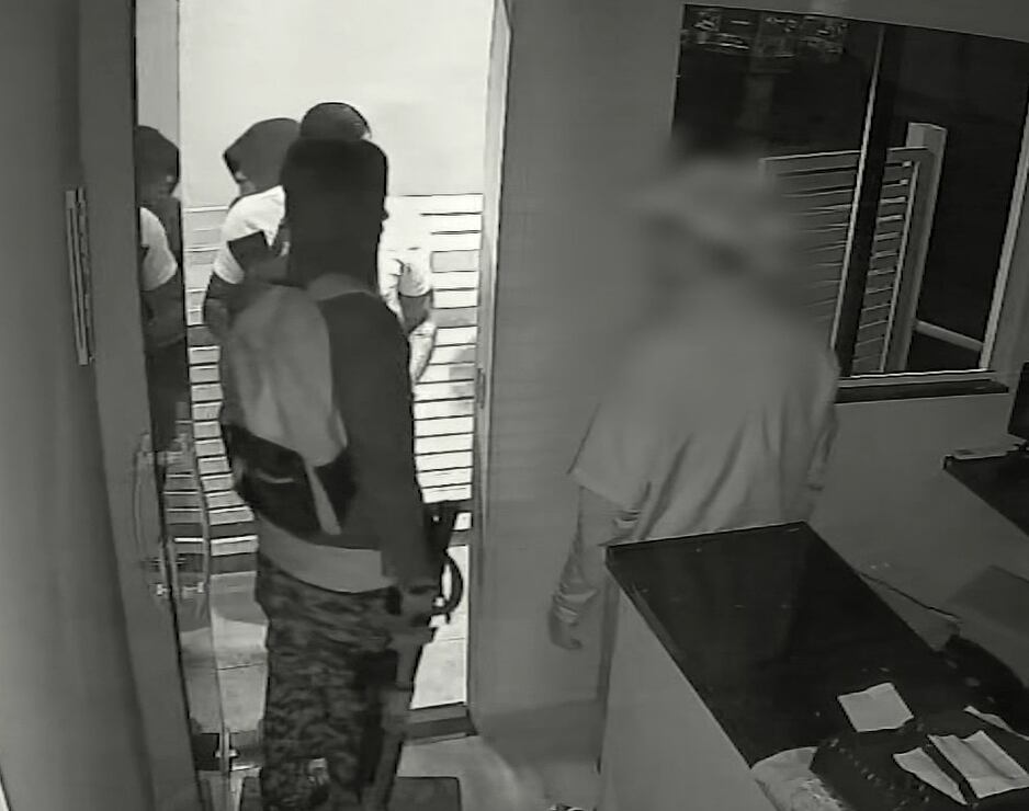 Criminosos armados invadem três condomínios e aterrorizam moradores em Itaboraí (RJ)