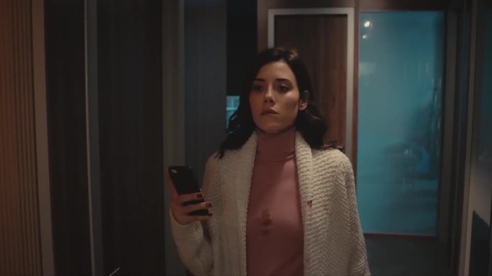 Asya tem a oportunidade perfeita para pegar o marido em flagrante | Iludida