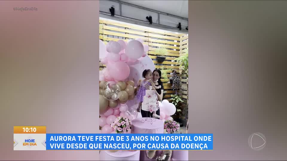 Menina que vive em hospital desde o nascimento ganha festa de 3 anos em MG