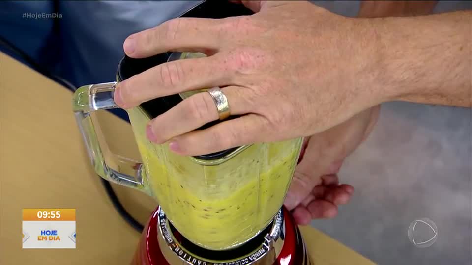 Truques de Cozinha: Guga Rocha ensina como deixar o suco de maracujá mais cremoso