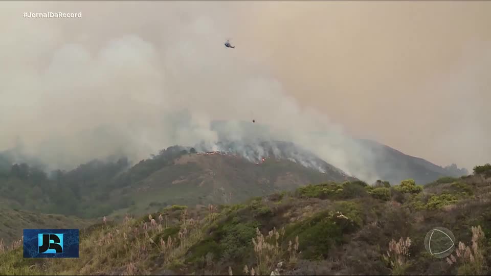 Mais de 120 incêndios florestais atingem os EUA, e 12 bombeiros já morreram combatendo as chamas