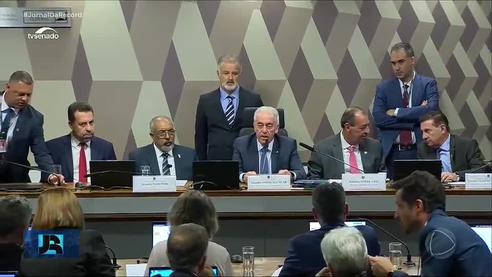 Proposta do fim da escala de trabalho 6x1 passa na CCJ e vai ao plenário no Senado