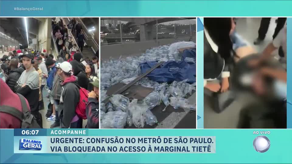 Caminhão carregado com garrafas de água tomba e bloqueia pistas da Rodovia Anhanguera, em São Paulo