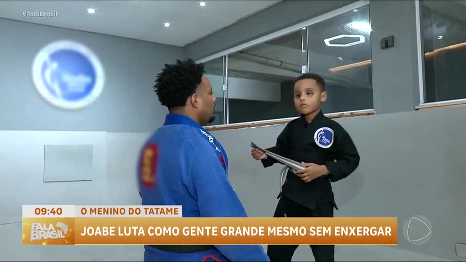 Menino cego de 4 anos se destaca no jiu-jitsu com aulas adaptadas pelos instrutores