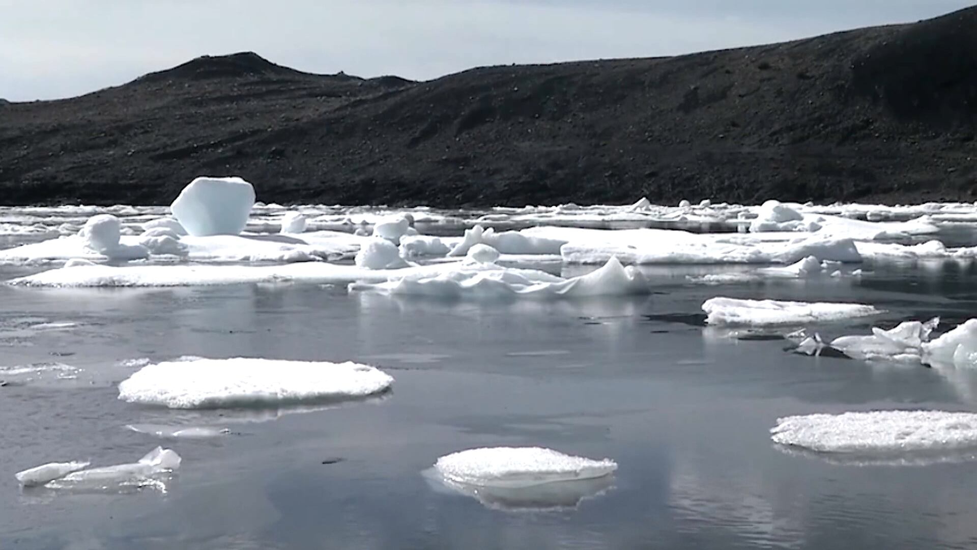 Peru identifica centenas de lagos glaciais sob risco grave