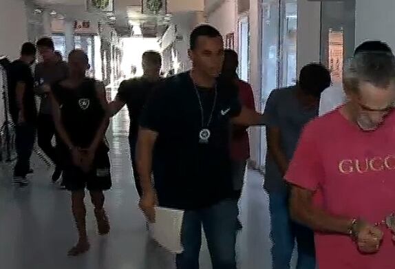 O detalhe que chamou a atenção da polícia: rádio transmissor leva à prisão de suspeito em Niterói