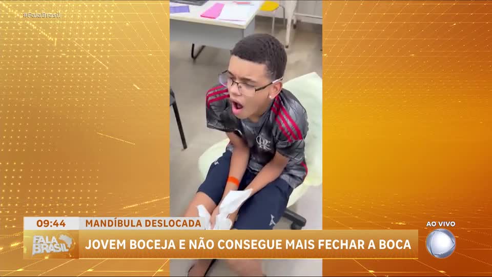 Adolescente de 14 anos descola a mandíbula após bocejar