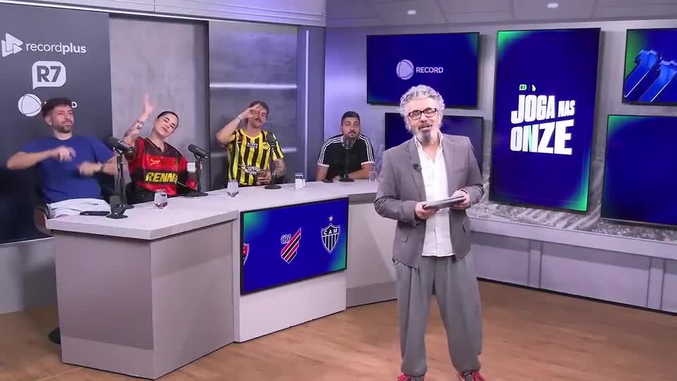 Joga nas 11: ‘Quero que ele tenha alegria de treinar’, reclama Abel sobre Vitor Roque