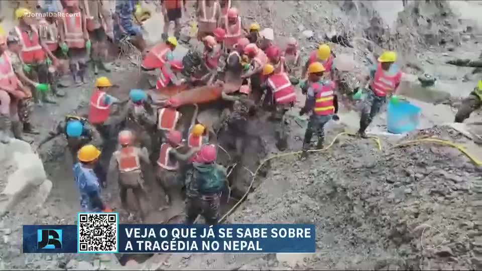 Nove dias depois da tragédia no Nepal, socorristas conseguem resgatar dois sobreviventes em túnel