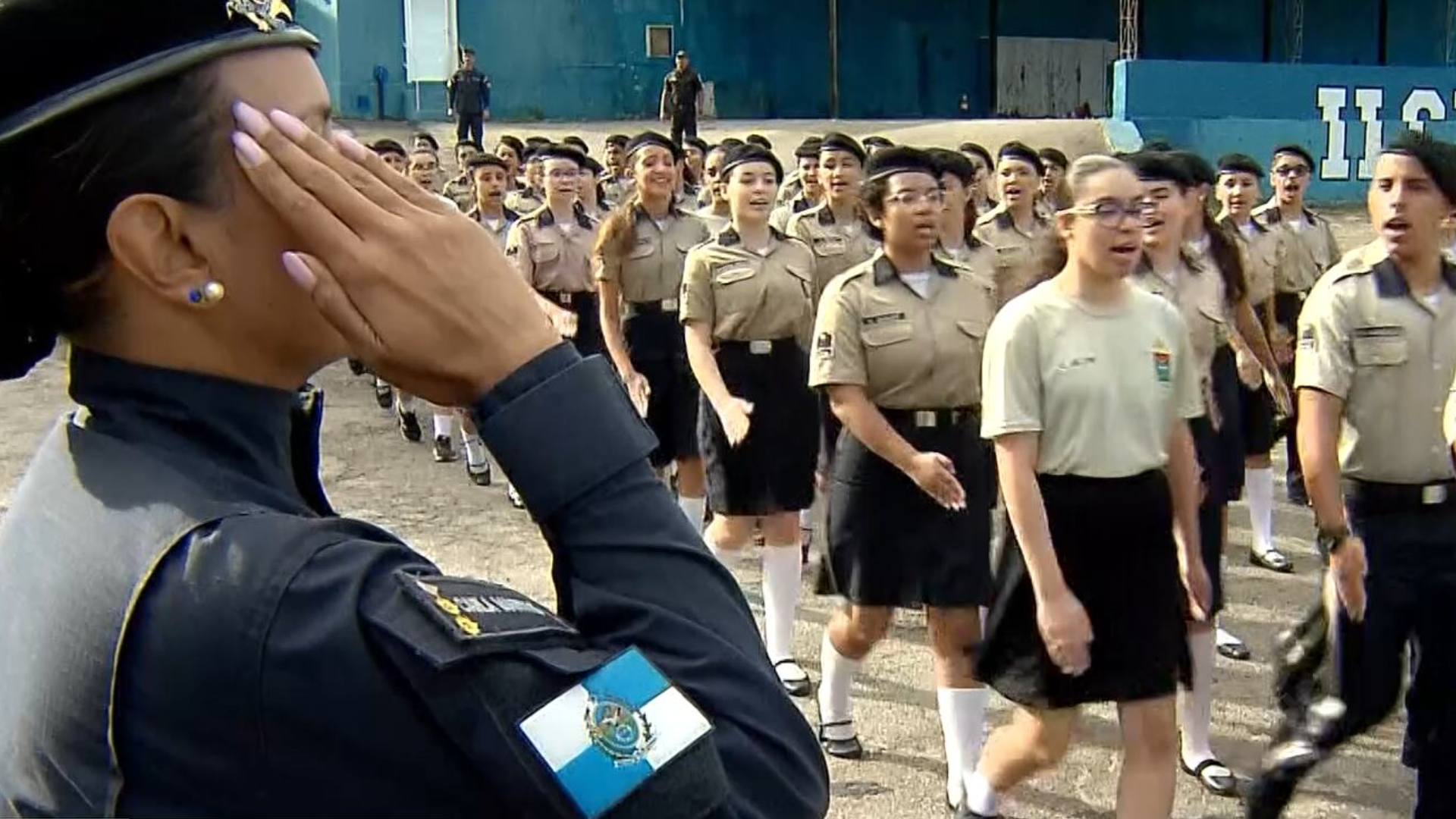 Alunos do colégio da Polícia Militar de Campo Grande se preparam para desfile de 7 de Setembro
