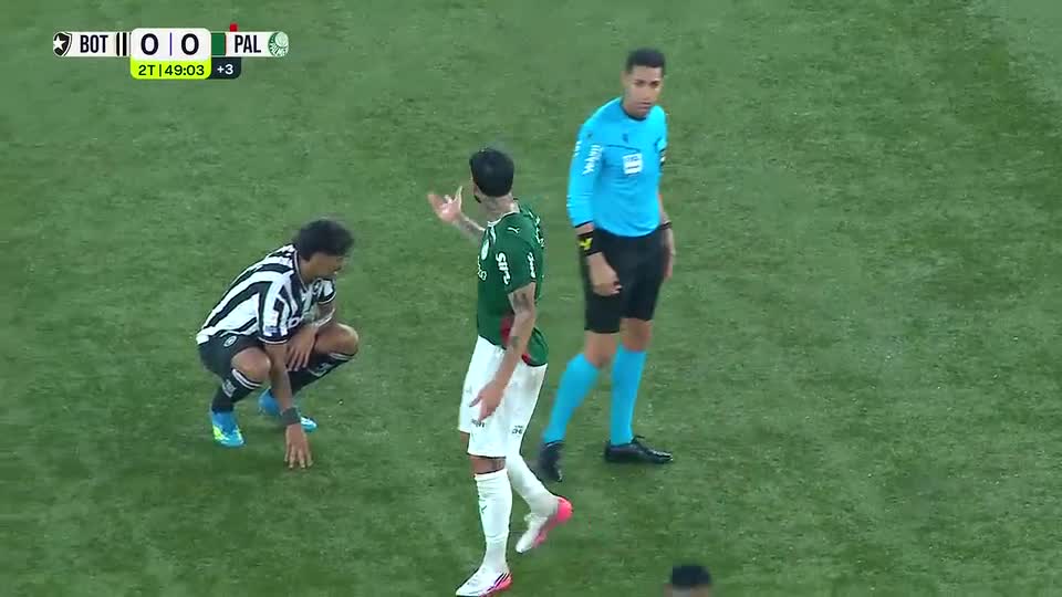 Lei do ex ao contrário: Alexander Barboza é expulso no reencontro com o Botafogo